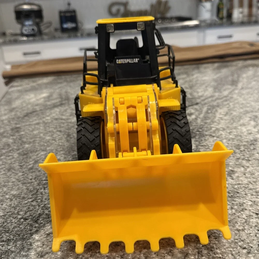 CAT Caterpillar Bulldozer Construction Vehicle moves Sounds‎ Lights Works 12